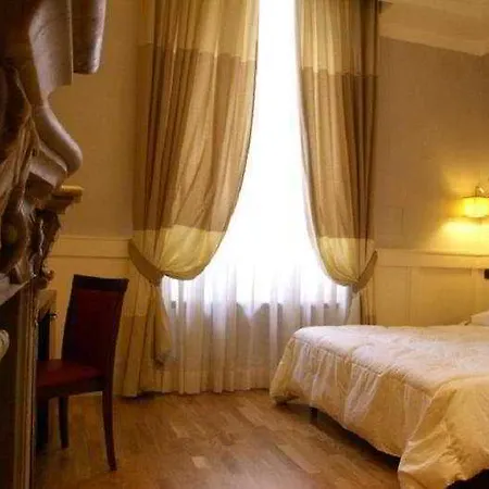939 Hotel